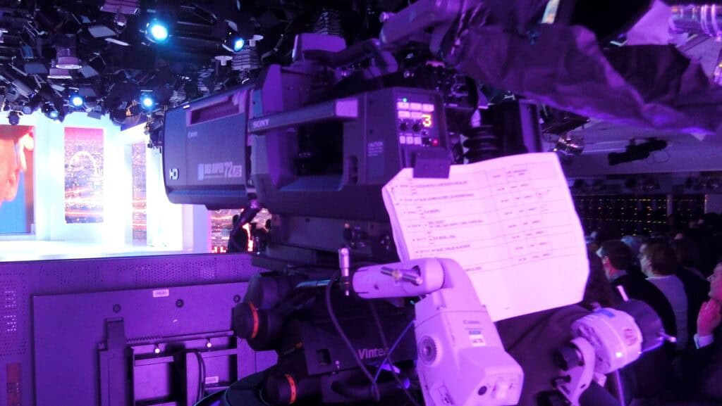 Caméra lourde Champs Elysée coulisses tournage Media(s) un autre regard