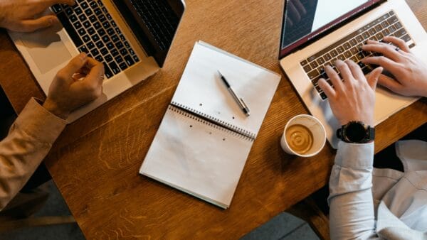 Bras droit externalisé aux côtés d'un dirigeant de PME