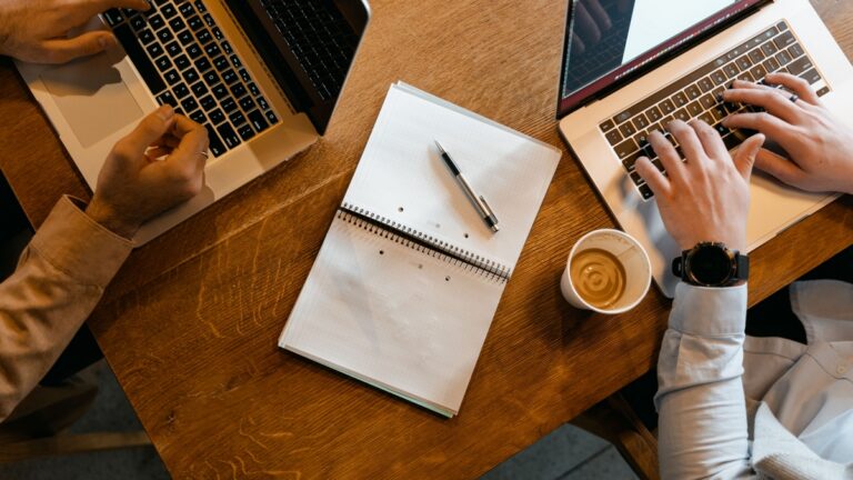 Bras droit externalisé aux côtés d'un dirigeant de PME